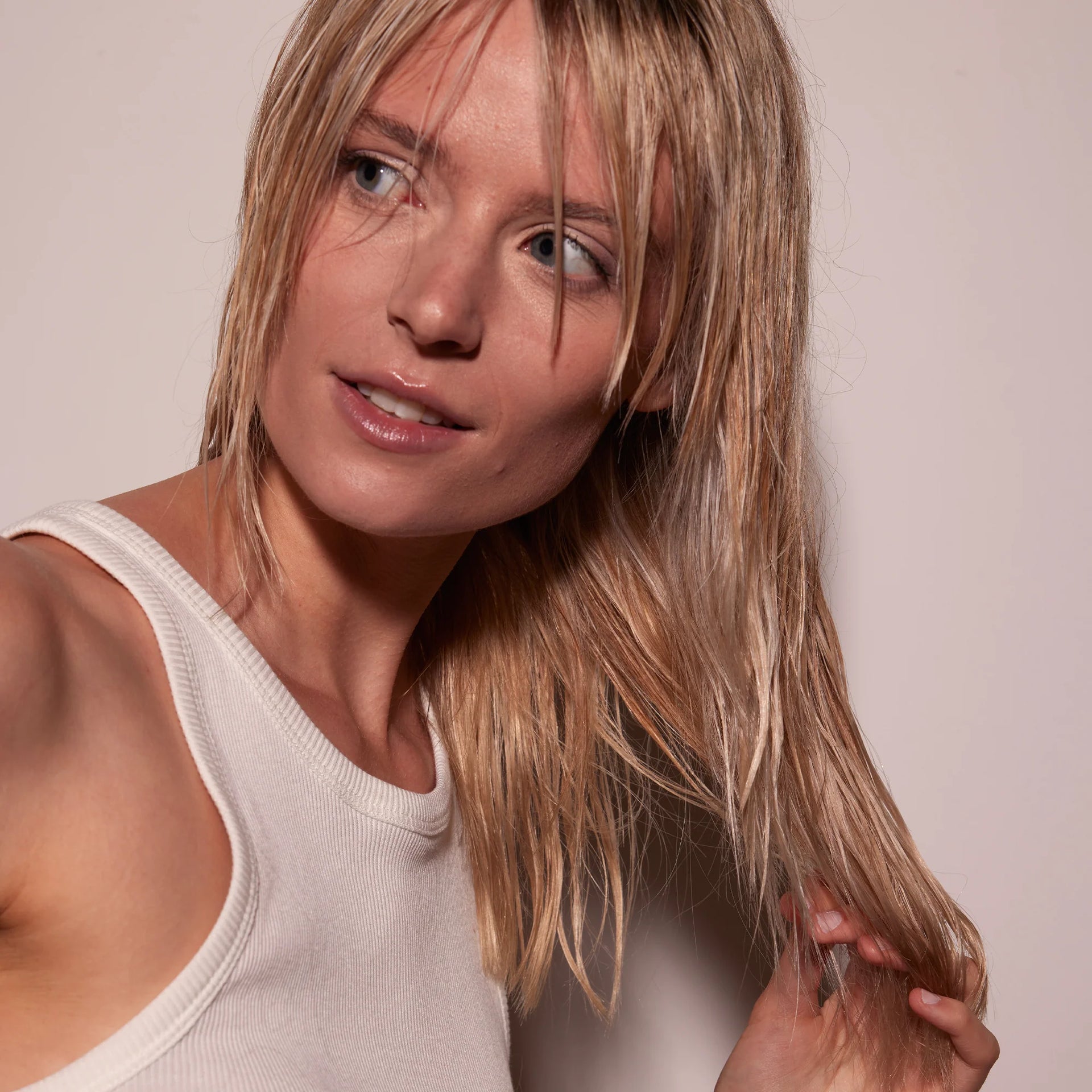 Bright Blonde Essential Priming Serum by Oribe - detail 2