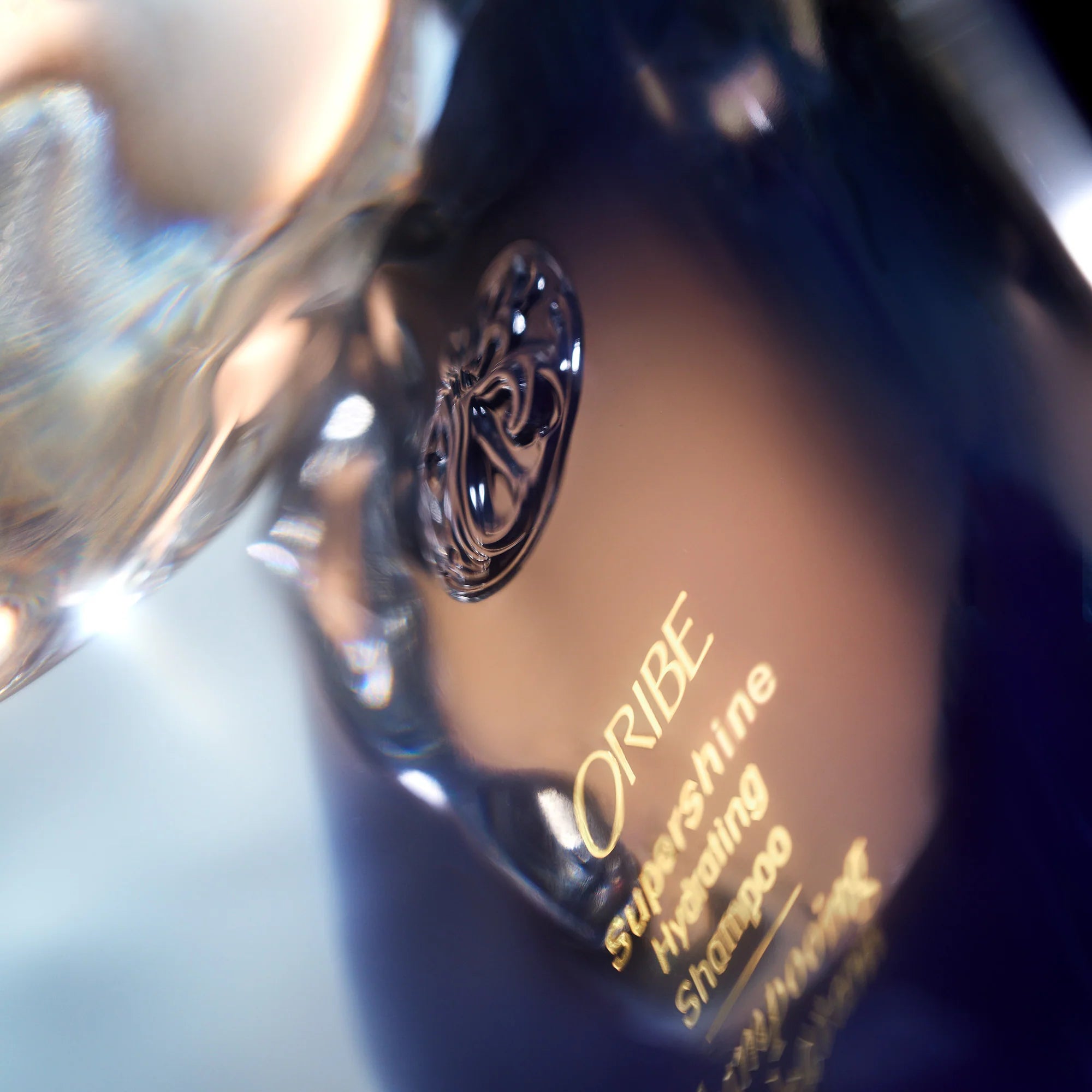 Supershine Hydrating Shampoo by Oribe - detail 8