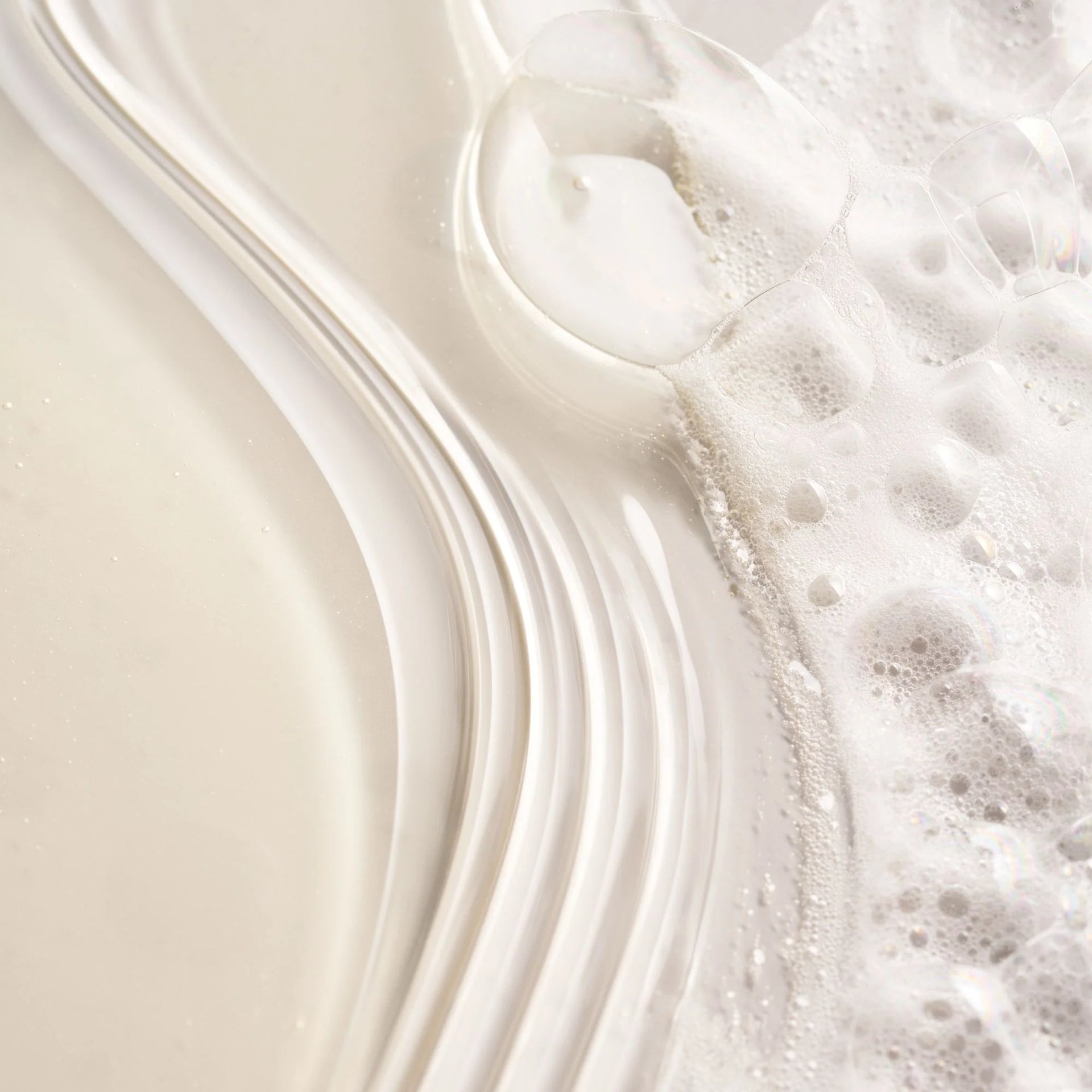 Serene Scalp Densifying Shampoo by Oribe - detail 2