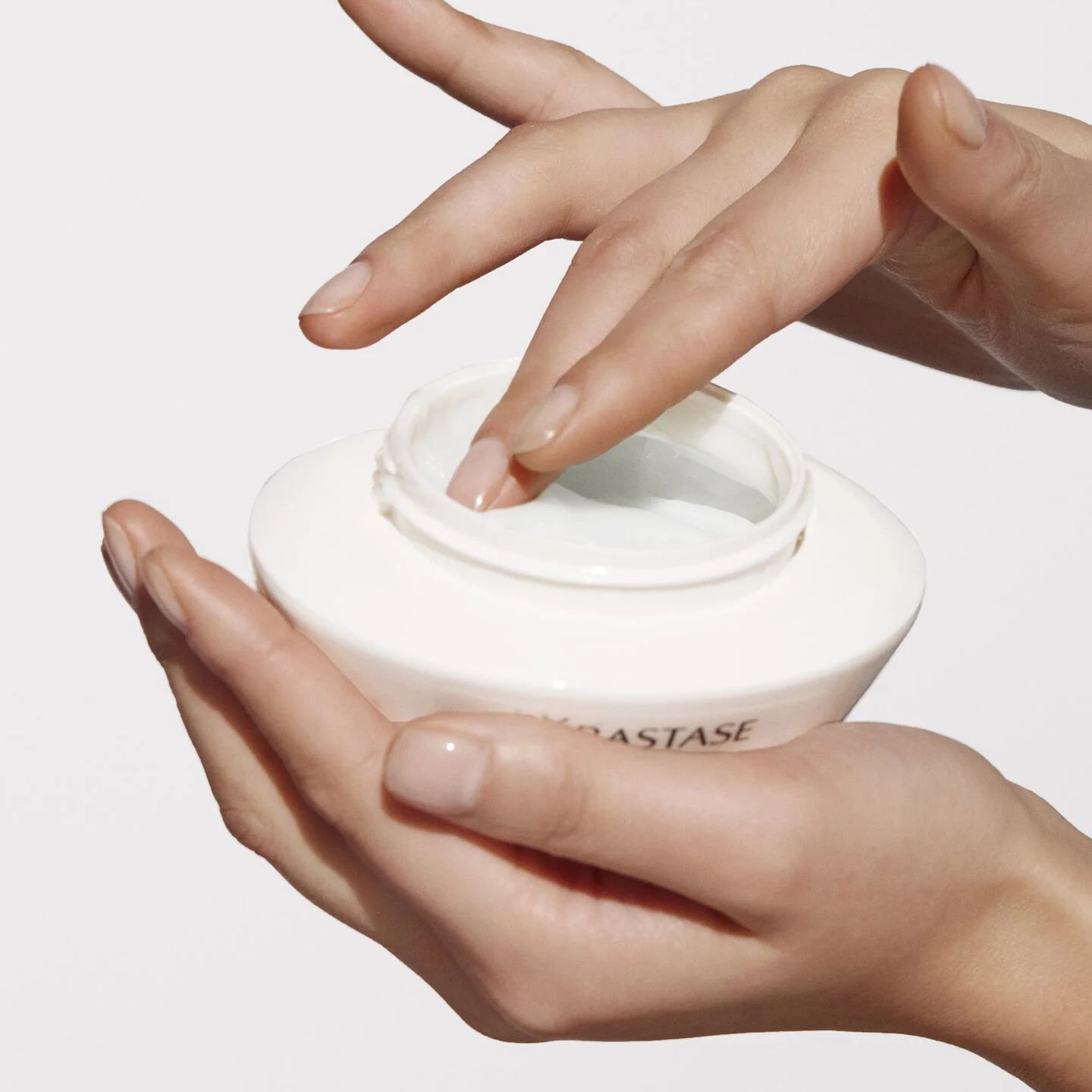 Nutritive Masquintense Riche Hair Mask by Kérastase - detail 2